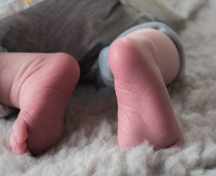 Prvi pregledi kukova kod beba i sve što bi trebalo da znate o njihovom razvoju
